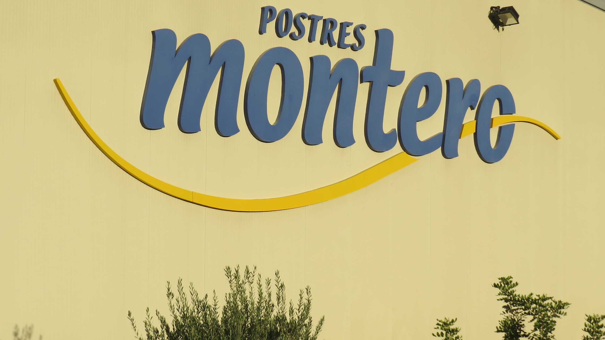 Desde su sede en el PTA, la empresa Postres Montero dona 5.000 kg de productos para hacer frente a la crisis del coronavirus